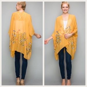 🌼Yellow embroidered kimono🌼